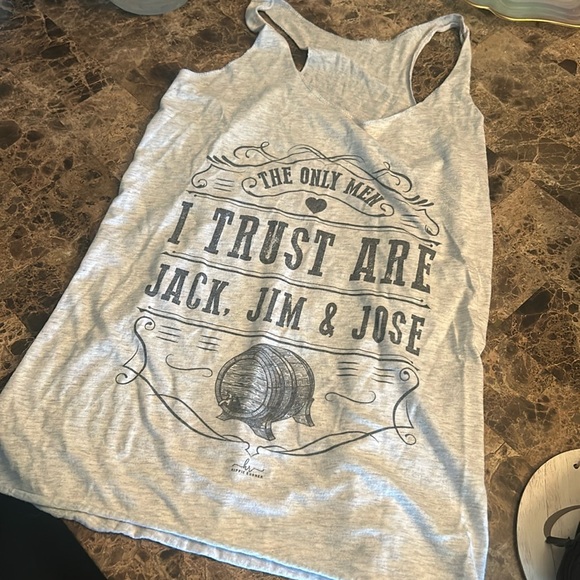 LIKE NEW lightweight racer back tank size small - Picture 1 of 3